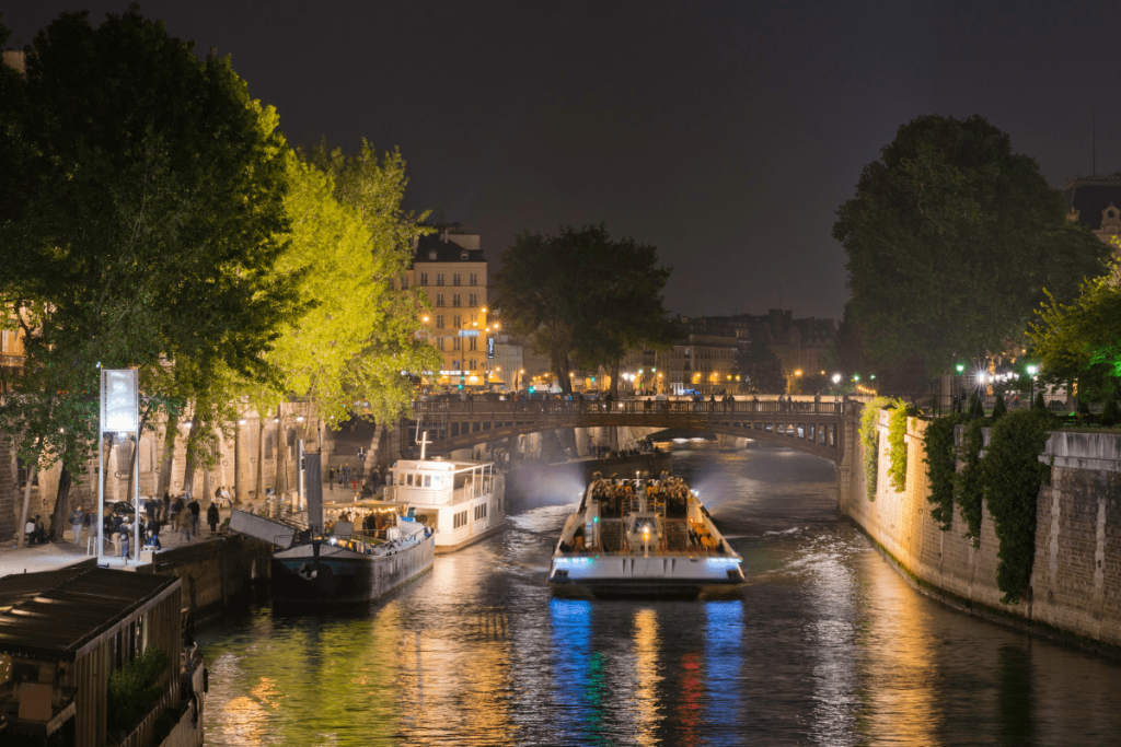 Paris pelo Rio Sena noite roteiro franca 8 dias
