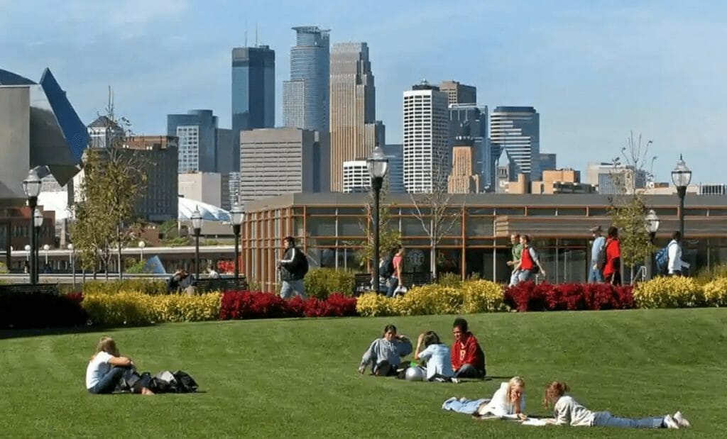 faculdades e universidades de Minnesota
