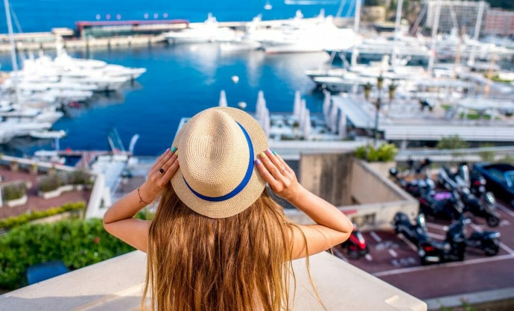 mônaco fica na itália ou frança