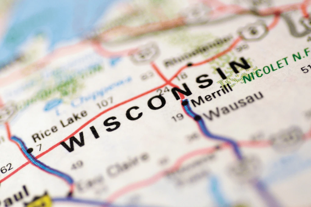 mapa do estado de Wisconsin destacando cidades e rotas turísticas para viajantes nos Estados Unidos