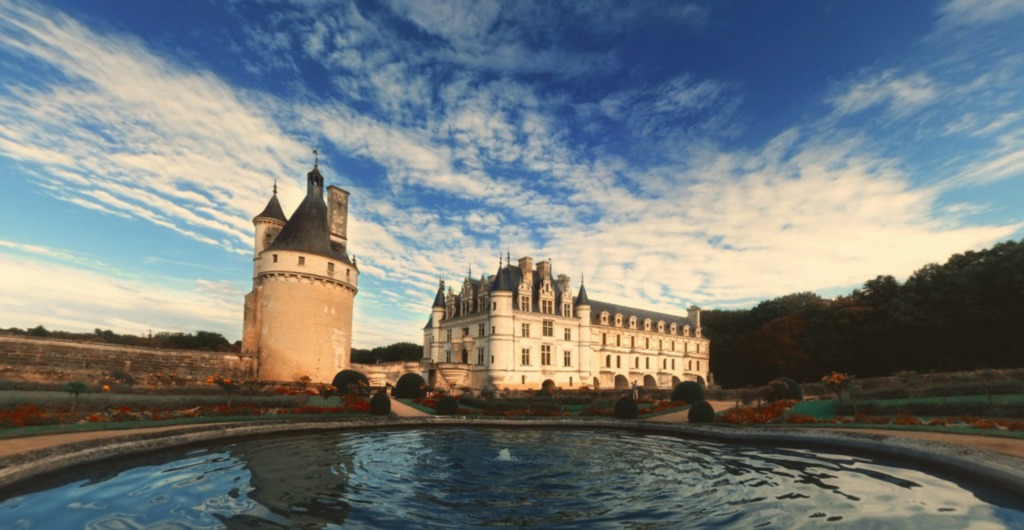 famous castelo de chenonceau france min